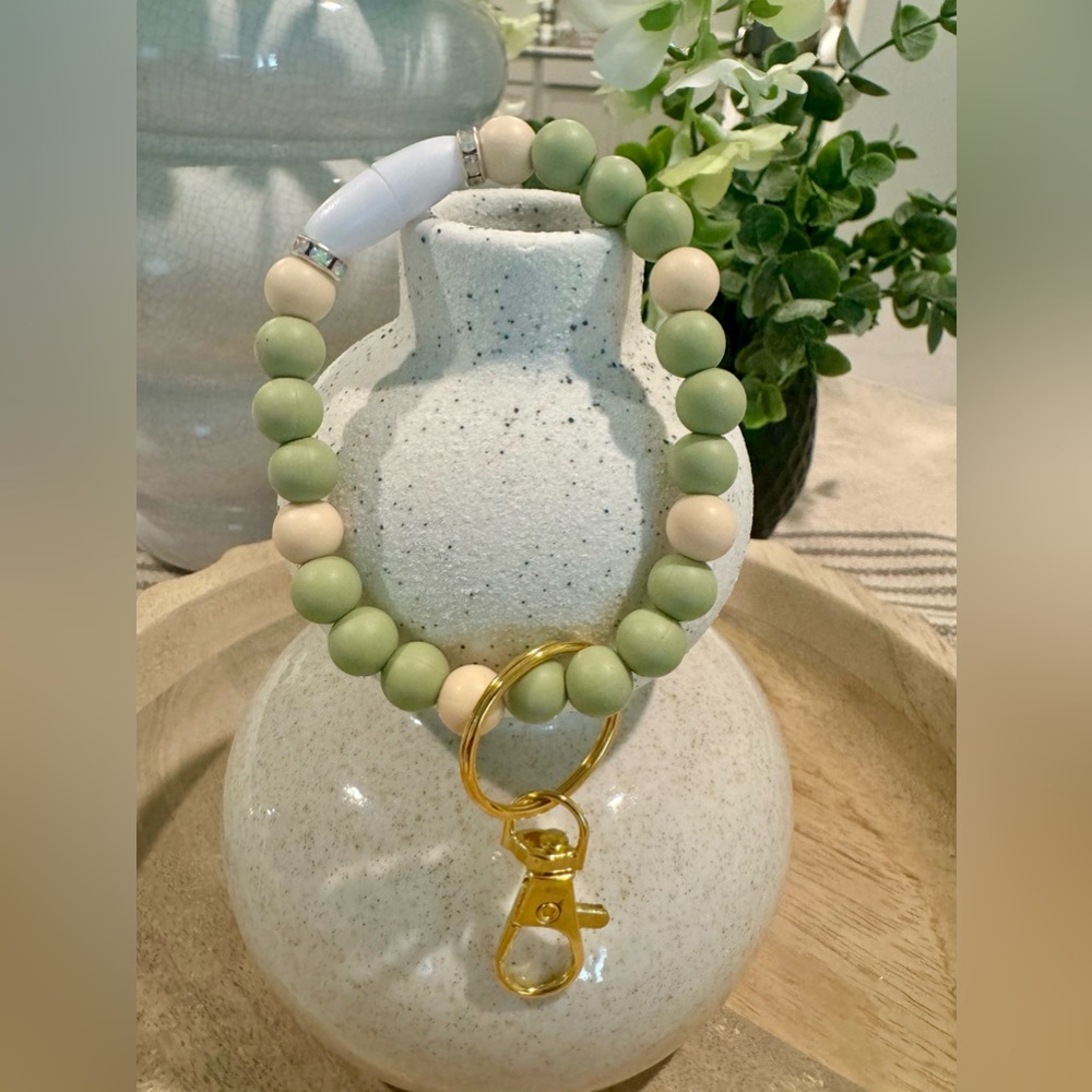 Silicone bead keychain bracelet